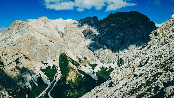 Location de véhicules de tourisme et utilitaires : tout savoir pour voyager sereinement