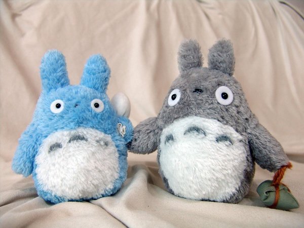 Totoro, la peluche offrant une douceur à toutes les tailles