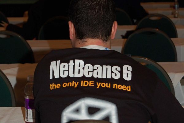 Maîtriser NetBeans : Booster le développement Java, PHP, C/C++ et HTML5 pour des applications Web et mobiles performantes