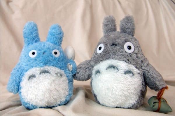 Totoro, la peluche offrant une douceur à toutes les tailles
